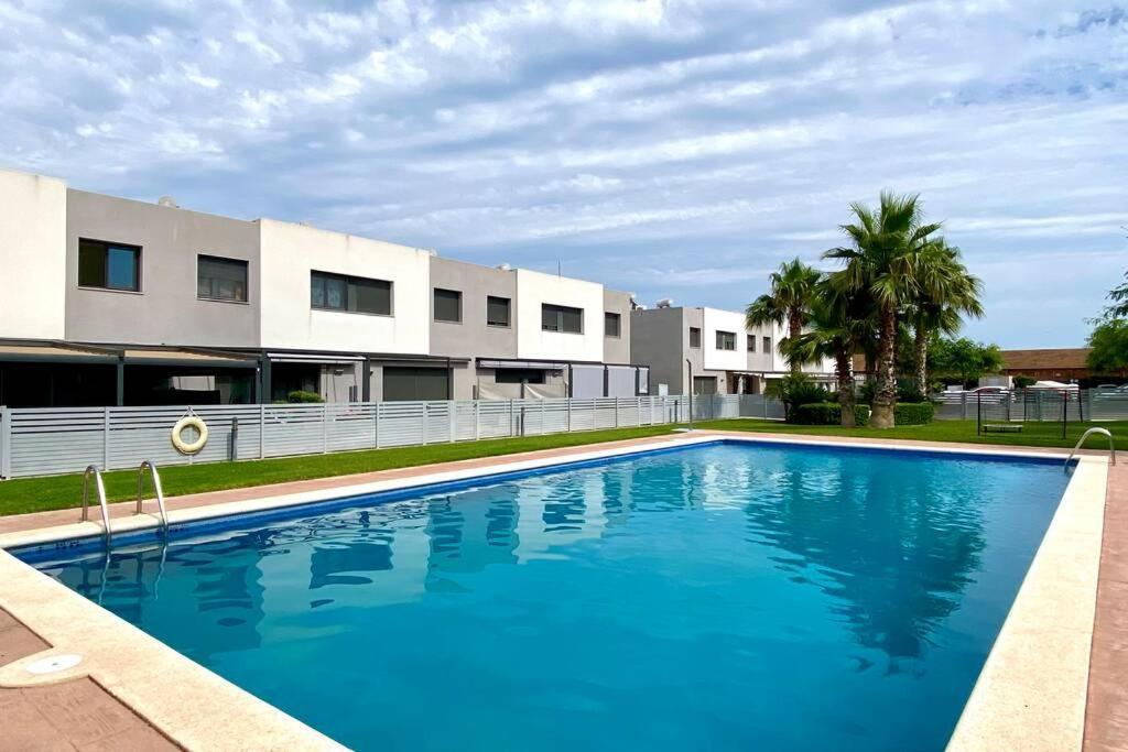 Chalet Moderno Con Piscina En Mont - Roige Bahia Екстер'єр фото