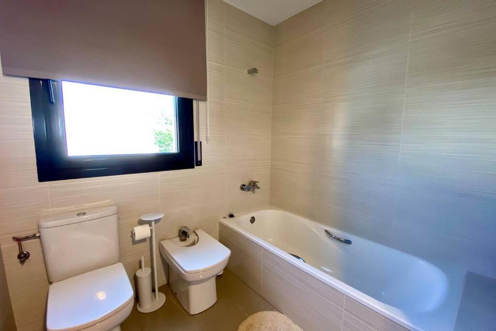 Chalet Moderno Con Piscina En Mont - Roige Bahia Екстер'єр фото